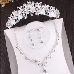 Women's Leaf Patterned Faux Pearl Studded Necklace Set - dealskart.com.au