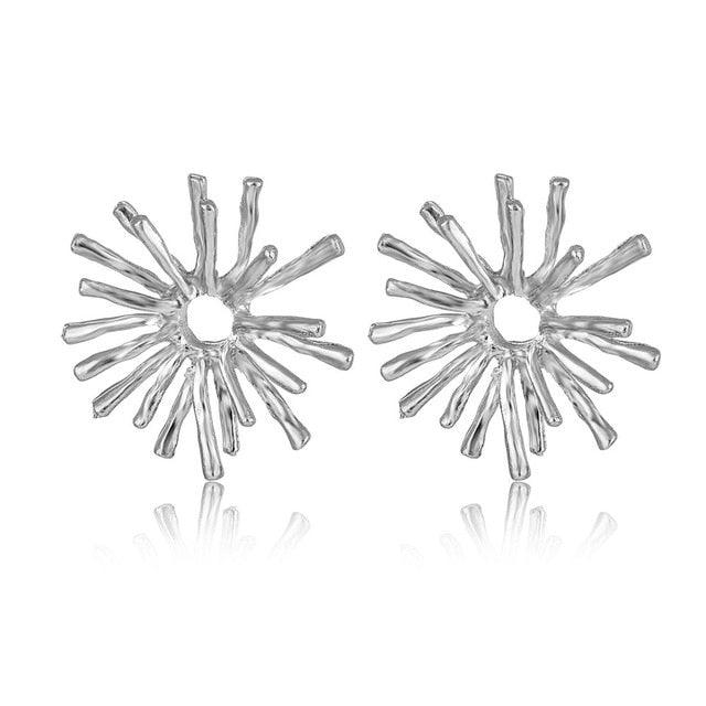 Iparam Women's Geometric Design Charming Earrings - Metal Toned - dealskart.com.au