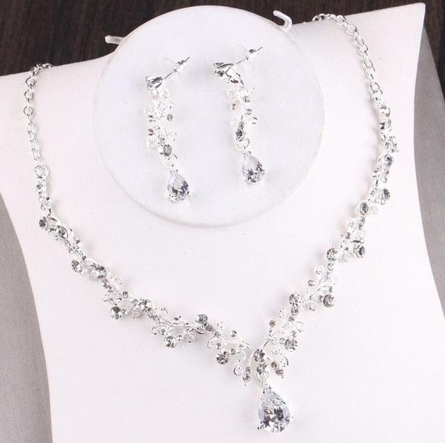 Women's Leaf Patterned Faux Pearl Studded Necklace Set - dealskart.com.au